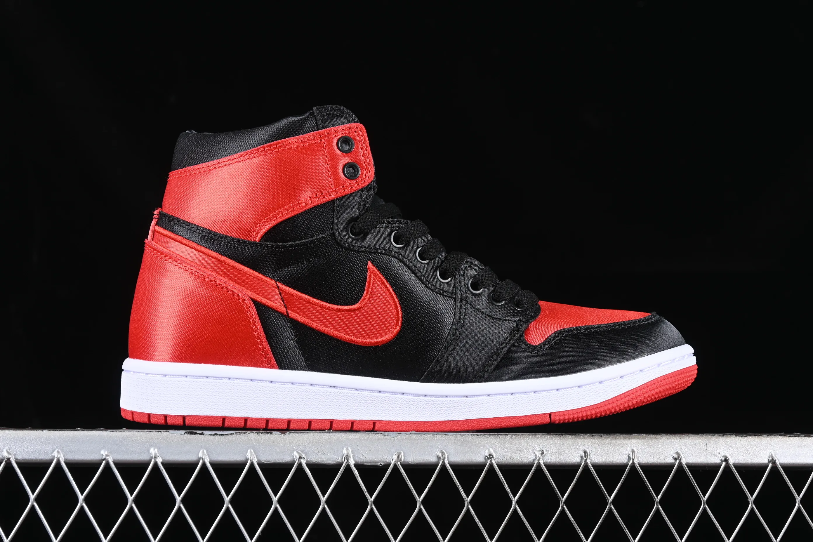 All Categories Air Jordan Jordan Series Basketball Shoes Air Jordan 1 High Air Jordan 1 High OG "Satin Bred" AJ1 Joe 1 Silk Forbidden Wear FD4810-061